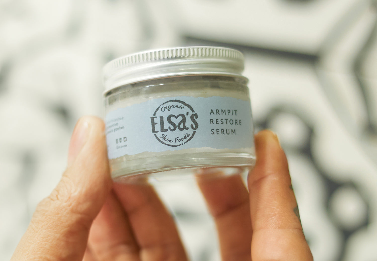 Elsas_Organic_Skinfoods Armpit Serum Lifestyle 2