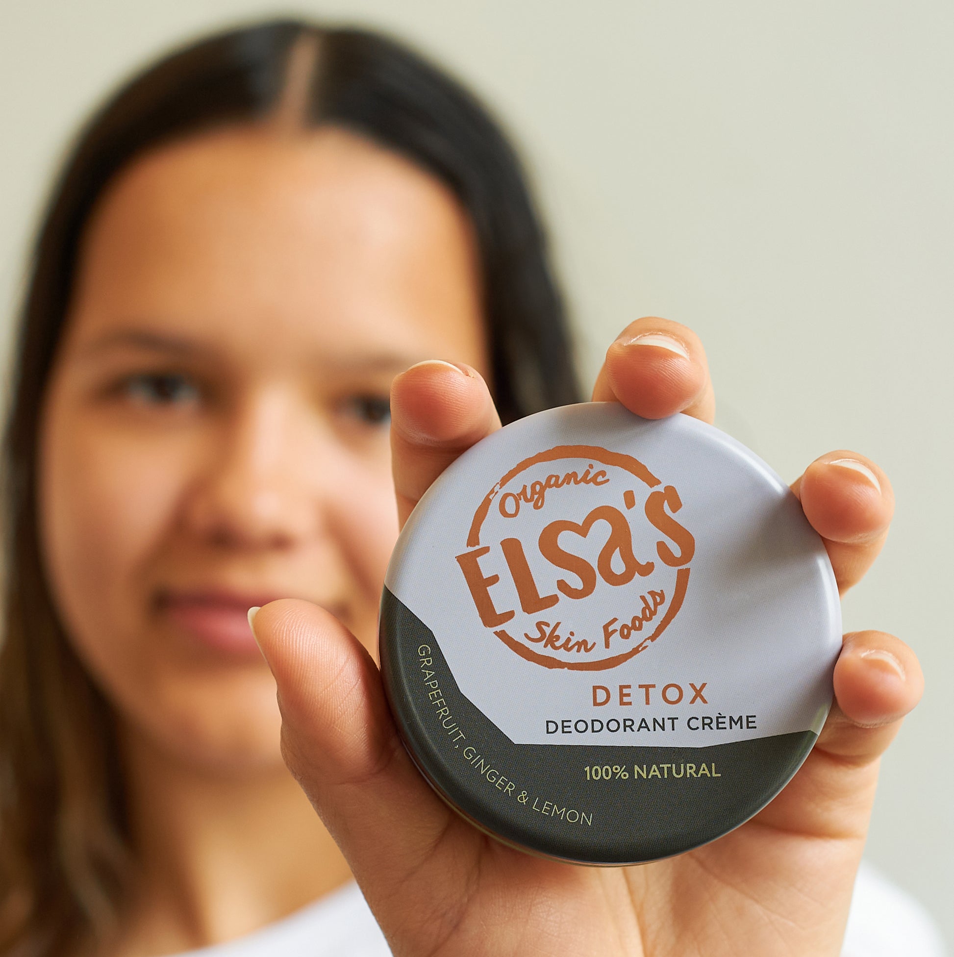 Elsas_Organic_Skinfoods_Detox_Deodorant_Facing_Camera